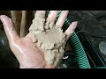 Ручное гидробурение абиссинской скважины в бане | Песок мечта бурильщика