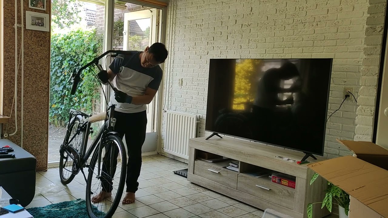 Assembling altec Dutch bicycle or fiets time lapsed