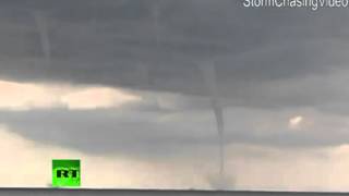 HARDLY to SEE at Lake Michigan: Five simultaneous WATERSPOUTS filmed