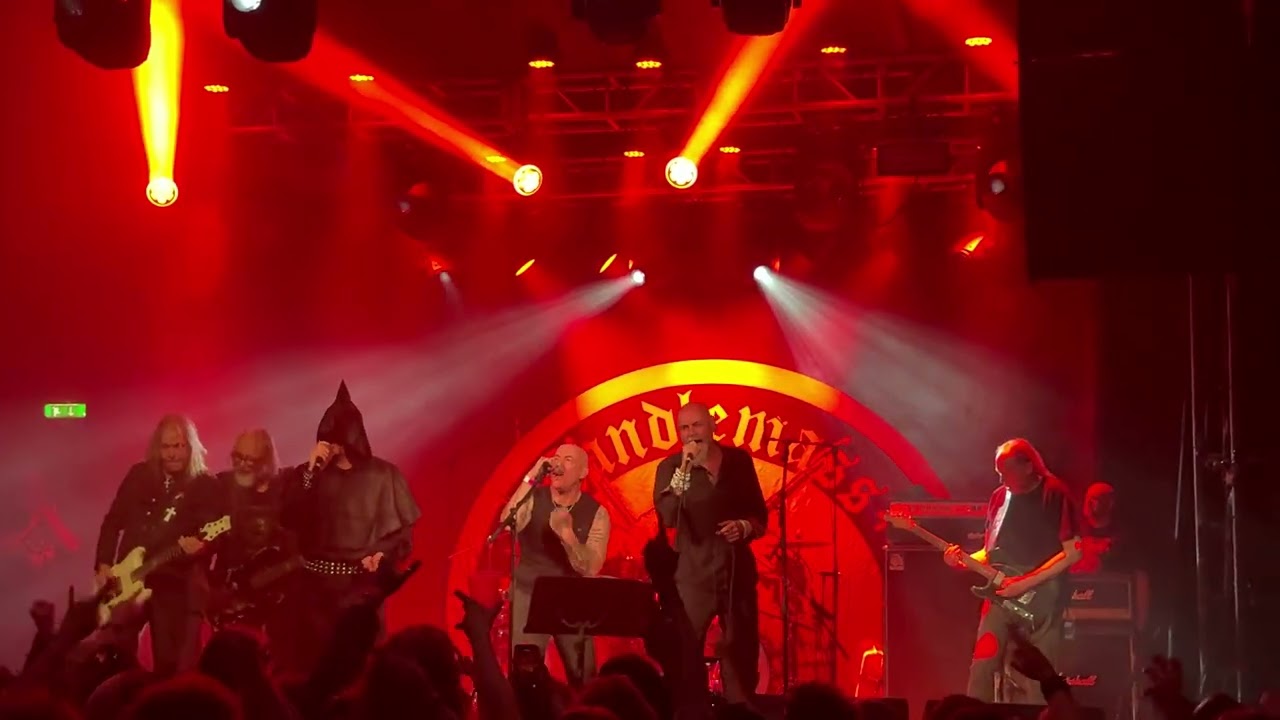 Смотреть «Candlemass - Solitude feat. Aaron Stainthorpe & Tony Dolan at London Metalfest» на YouTube Смотреть «Candlemass - Solitude feat. Aaron Stainthorpe & Tony Dolan at London Metalfest» на YouTube