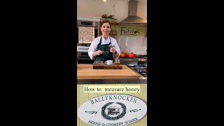 How to measure honey