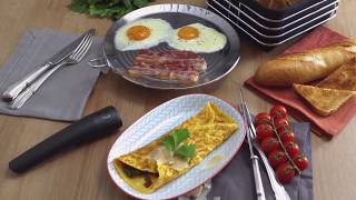 AMC oPan Stuffed omelet & fried eggs