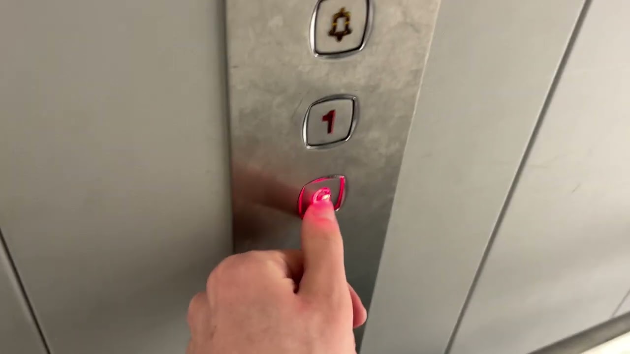 1998 Pickerings Hydraulic Lift @ Easton College Sports Hall, Marlingford UK