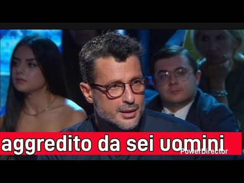 Video Fabrizio Corona aggredito sotto casa. Il legale: Erano in 6.