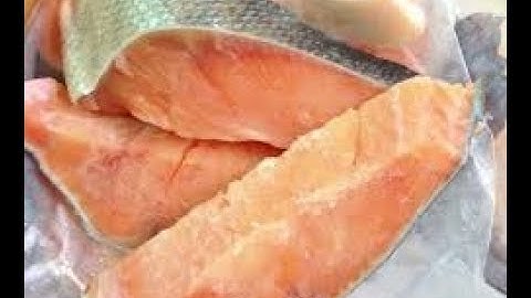 Chế biến cá đông lạnh kèm cho rùa ăn nhưng lại có biến