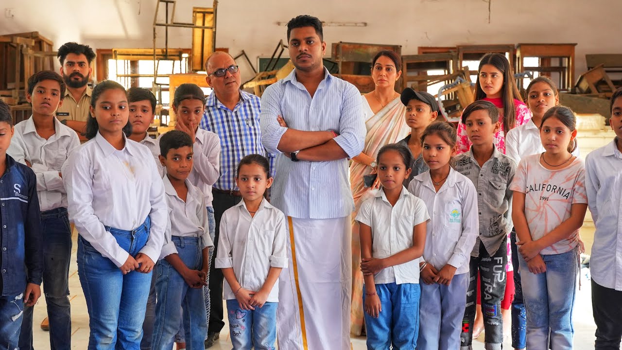 IAS Ne Principal Ko Khilaya School Ka Khana | Anand Mandal