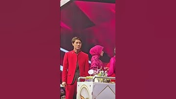 Ya ampun sweet nya ppabi nemenin bunles di panggung DA#rizkybillar#lestikejor#leslar#cute#feedshort