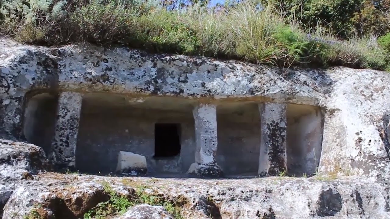 SICILIA ANTICA - 20 -  LA NECROPOLI / ABITATO PREISTORICO DI CASTELLUCCIO DI NOTO (SAN GIACOMO/NOTO)