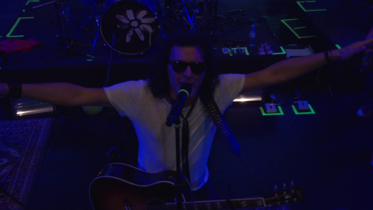 7 - Los Pérez García - Salud! - Halcón Peregrino - En Vivo (Gran Rex)