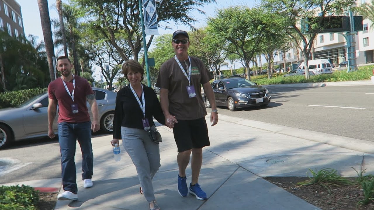 Psycho Family Walks on Street! Psycho Family Finale - VidCon 2016 Series Episode 16