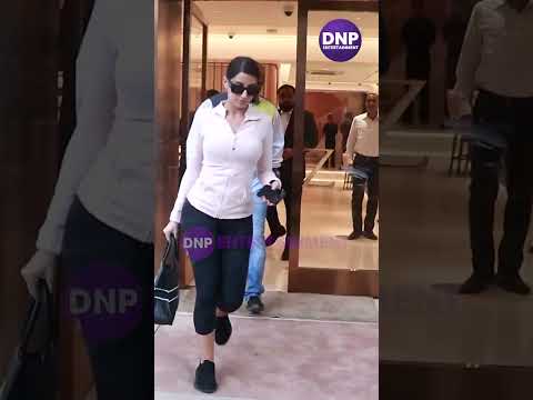 Nora Fatehi poses for the paps || DNP ENTERTAINMENT