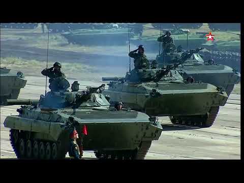 На маневрах «Восток 2018» стартовал масштабный военный парад