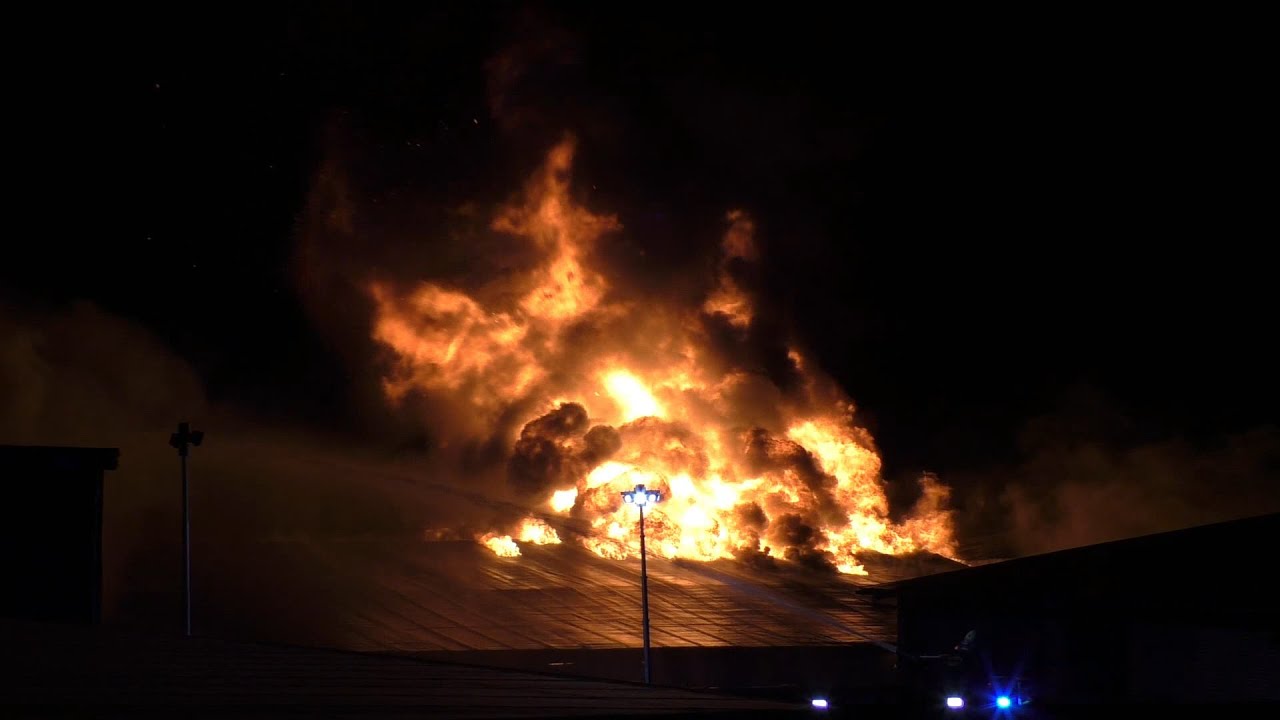 Storbrand i lagerbygninger på Tølløsevej i Tølløse - 281018