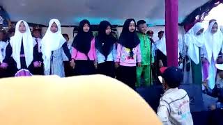Siswa SD serempak nynikan lagu bakti di hari kenaikan kelas