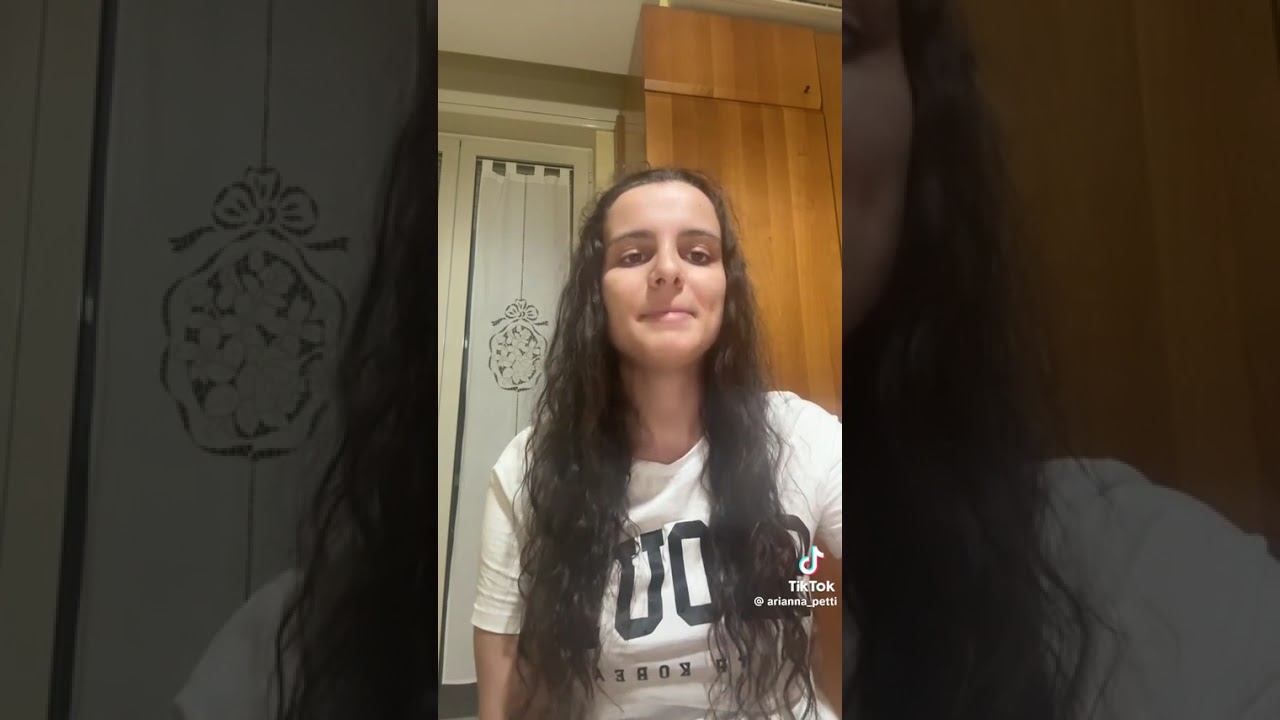 “Le mie foto ritoccate sui muri di Foggia, lo sfogo della 19enne Arianna Petti