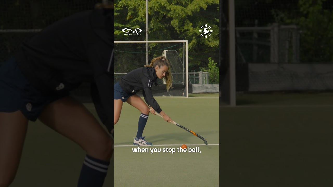 Want to level up your backhand receive? Mariona Serrahima shares three clear, effective tips! 🏑 thumbnail