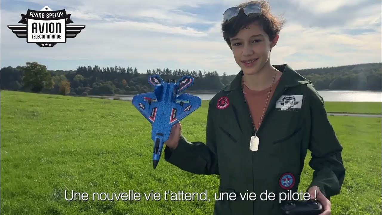 Promo AVION TÉLÉCOMMANDÉ FLYING SPEEDY BLEU chez Cora