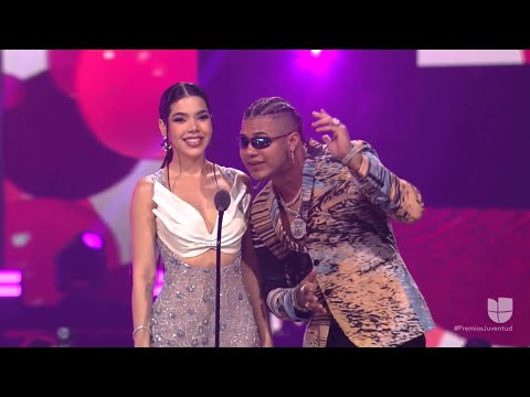 Kenia Os en los Premios Juventud junto a Boza - Mejor Álbum Pop