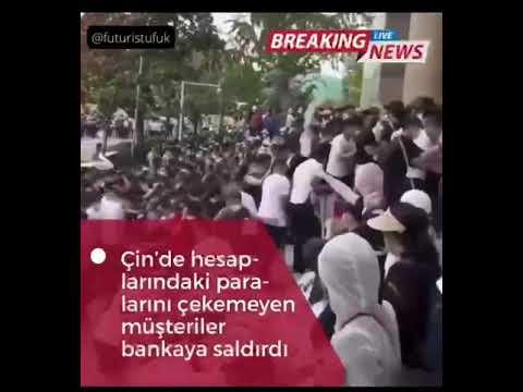 سپرده گذاران بانکی خشمگین چینی پس از مسدود شدن حساب بانکی خود روز یکشنبه با پلیس این کشور درگیر شدند