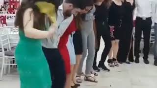 Kizlardan Güzel Bir Halay - Kürt Kizlari Düğünde New Yeni̇ 2018 Gowend Govend