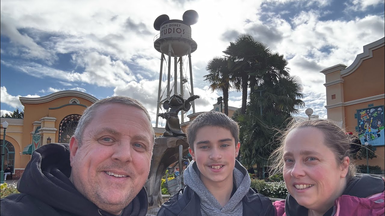 DISNEYLAND PARIS TRAVEL DAY VLOG - WALT DISNEY STUDIOS - DISNEYLAND PARK -FIREWORKS - HOTEL SANTA FE