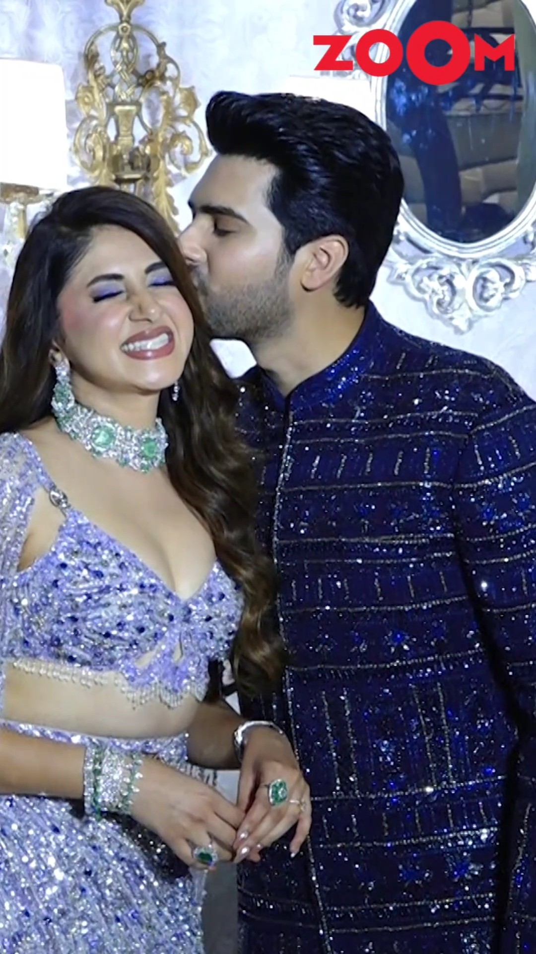 Armaan Malik CUTELY kisses Aashna Shroff in front of paps ? #shorts #armaanmalik #aashnashroff