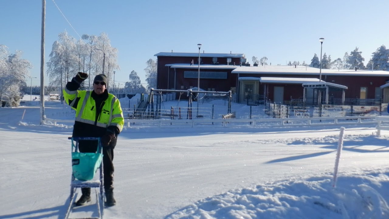 Yksinäisyys ja talouselämä ja yhteiskunta eriarvoistuvassa tilassa jossa on monilla vaikeaa elää ..