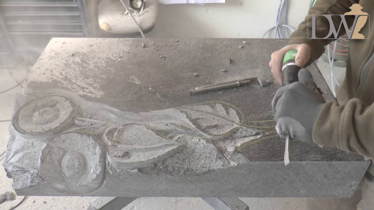 Eleganter Grabstein mit Blumenmotiv - Grabmal "Florenzia" aus Granit - von Stilvolle-Grabsteine.de