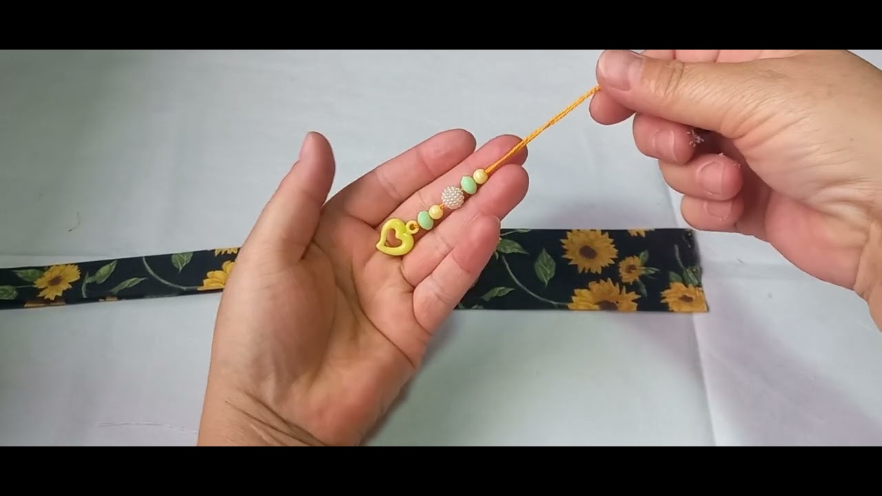 D.I.Y: Marcador de página  com tecido ( Lembrancinha para o Dia dos professores