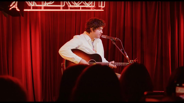 Calum Hood - I Wanted To Stay | Live in Nova's Red Room