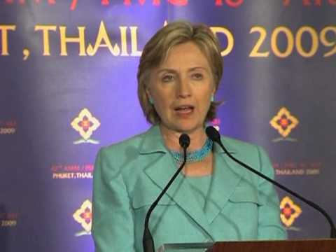 Clinton Forges Strong Ties With ASEAN