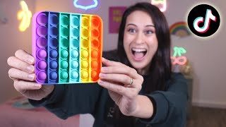 DE MEEST POPULAIRE TIKTOK FIDGET SPEELTJES UITPROBEREN! || Fan Friday DE MEEST POPULAIRE TIKTOK FIDGET SPEELTJES UITPROBEREN! || Fan Friday