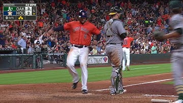 OAK@HOU: Gonzalez lines an RBI single to center