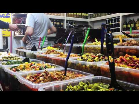 مطعم متواضع في دبي ينجح بجذب كبار الشخصيات. 