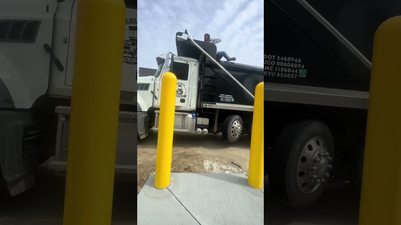 When you gotta go, you gotta go. 🎥: @that.truckinmom2  #commercialpaving #construction #Asphalt