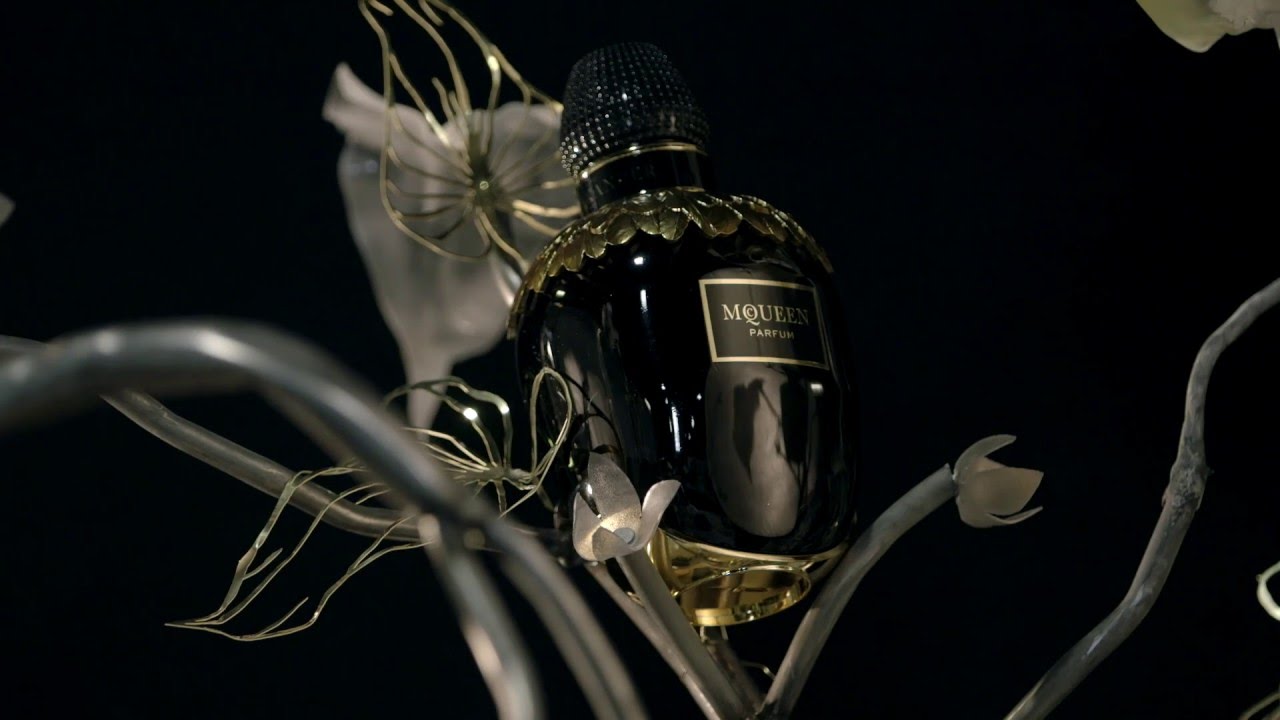 The making of the McQueen Parfum window