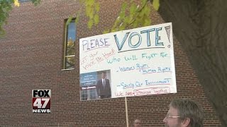 Clinton, Obama campaign in Michigan