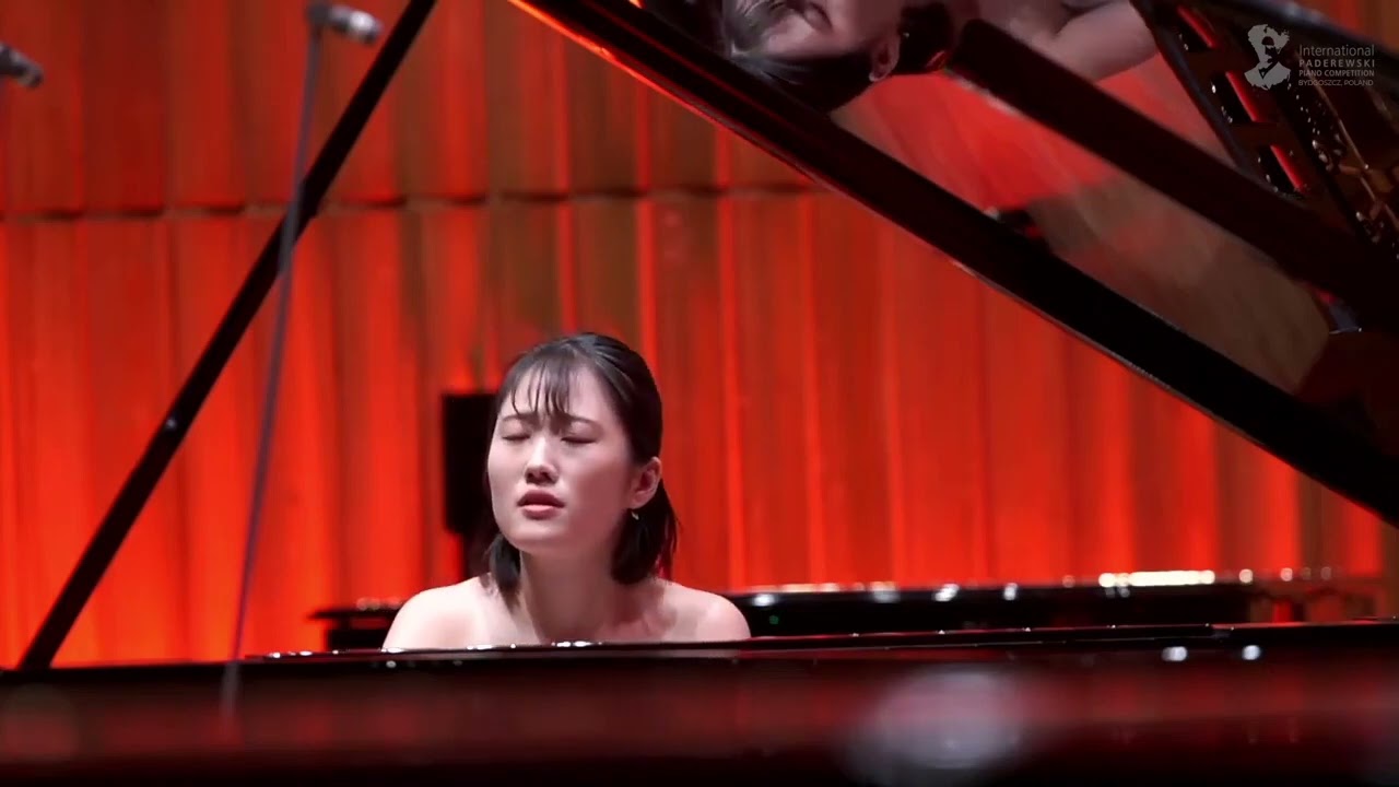 AtlantissSolo; composer: Hanna Kulenty, performer: Takubo Muka