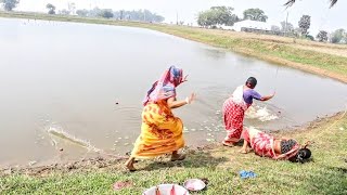 Fishing Video || Village women are very fond of fishing with hooks || Traditional hook fishing