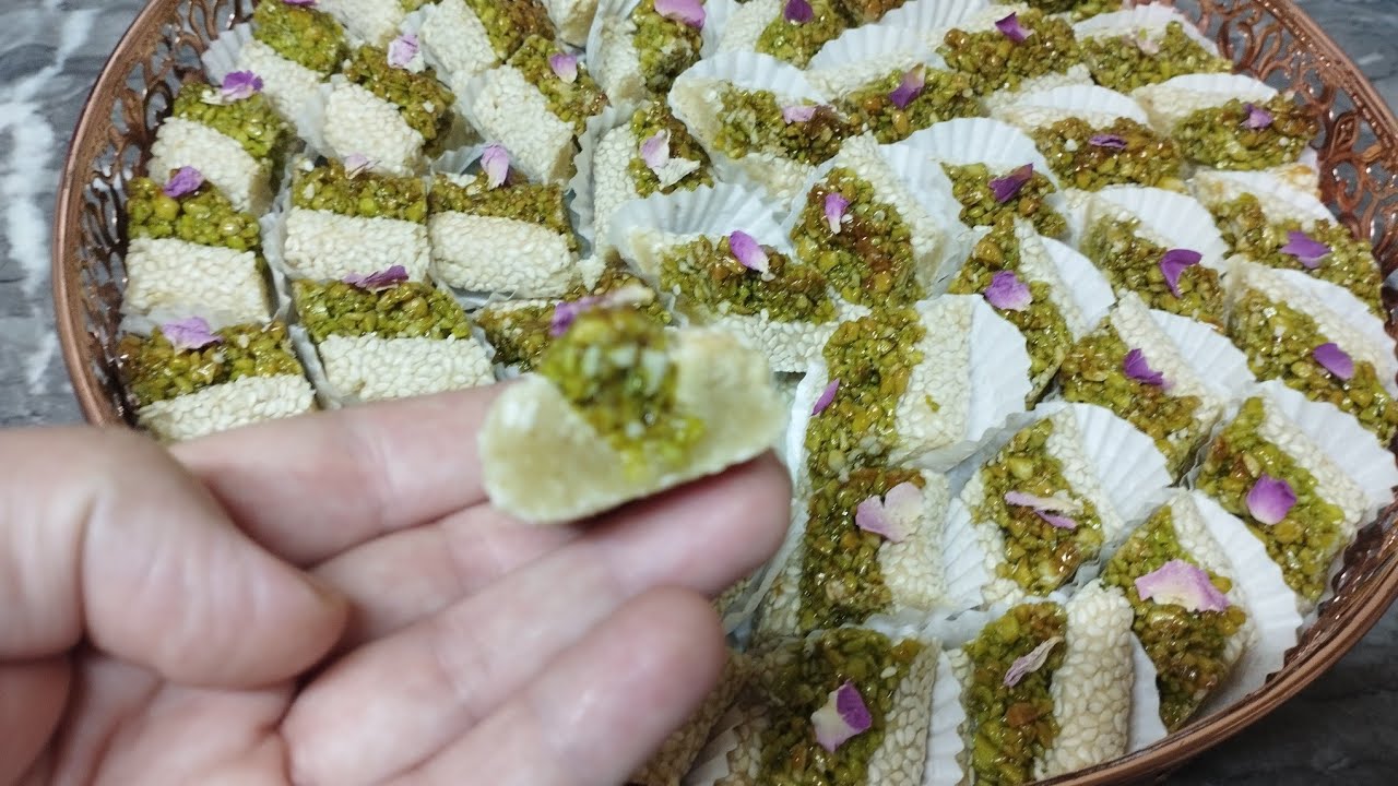 حلويات اللوز ساقية مع طريقة تنكيه لوز