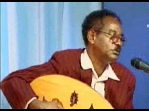 الفنان الراحل محمد سلام قام يتعزز الليمون مع المقدمة بالعود اخر المشاركات الفنية