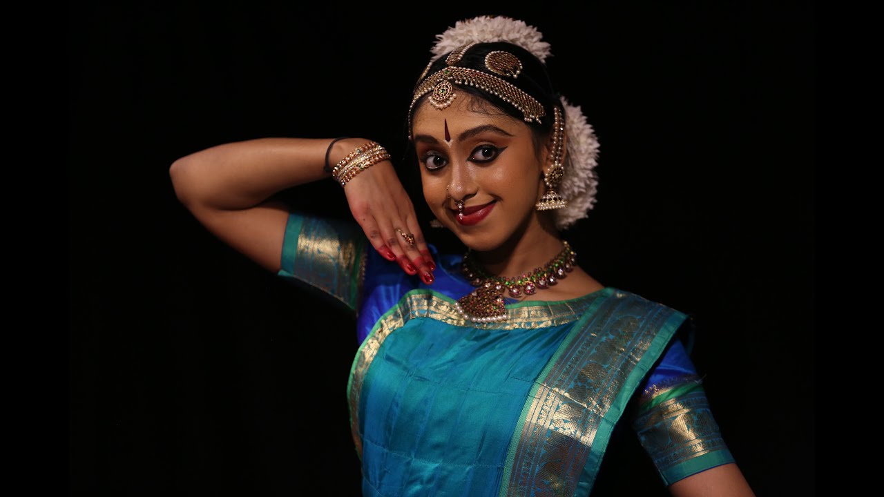 Close up shot, bharatanatyam dancer showing mudra or hand gestures on stage  - cocnept of Indian culture, classical dancer and tradition. Stock Photo by  ©Lakshmiprasad 550138916