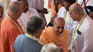 HH Radhanath Swami performs ceremonies for the welfare of his departed father