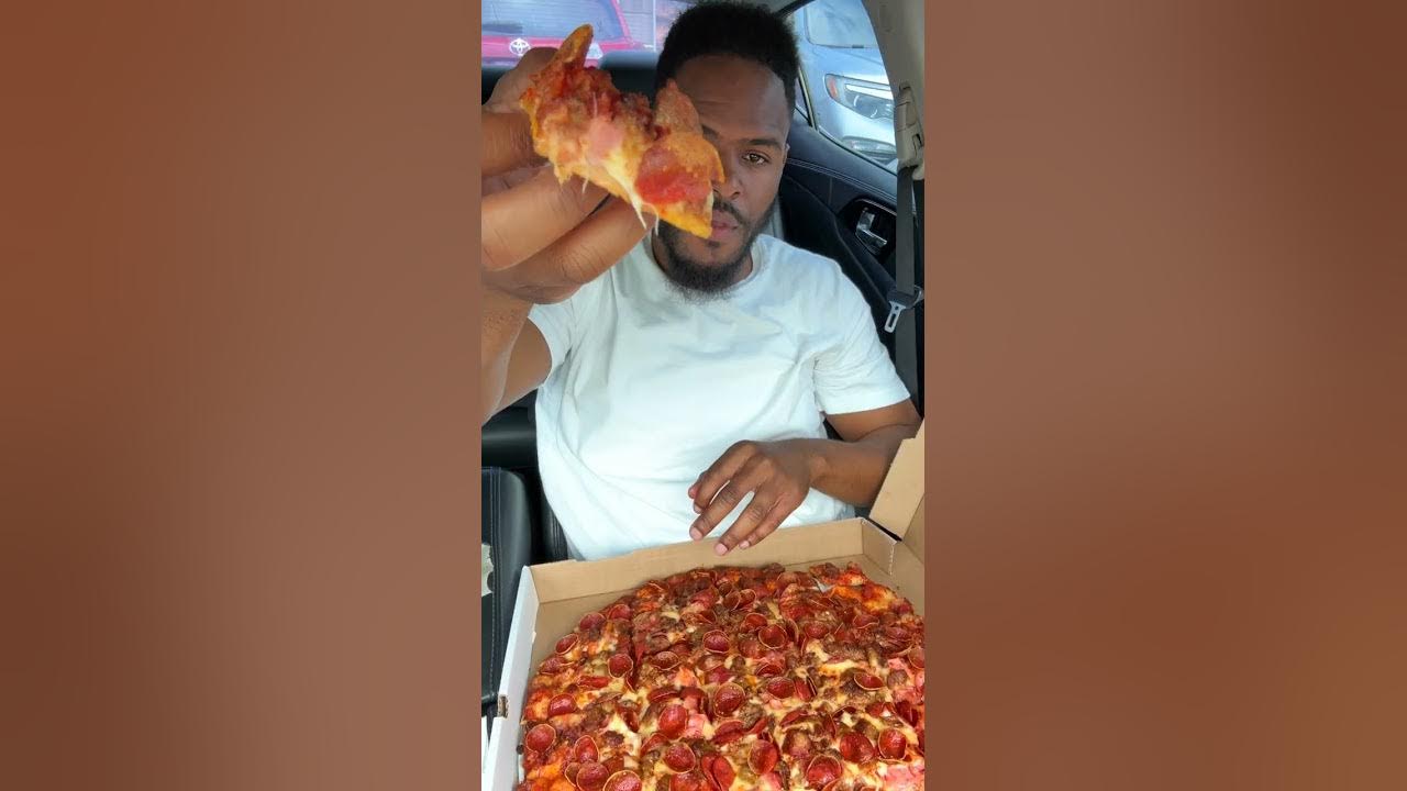 Trying The LARGEST PEPPERONI‼️ Pizza In North Carolina 🍕(116 Pepperonis