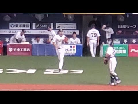 20211121　ﾏｳﾝﾄﾞへ向かうﾊﾞﾙｶﾞｽ　9回表　ｵﾘｯｸｽ･ﾊﾞﾌｧﾛｰｽﾞ@京ｾﾗﾄﾞｰﾑ大阪［SMBC日本ｼﾘｰｽﾞ2021第2戦］3塁側内野下段　ｾｻﾙ･ﾊﾞﾙｶﾞｽ　中継ぎ投手