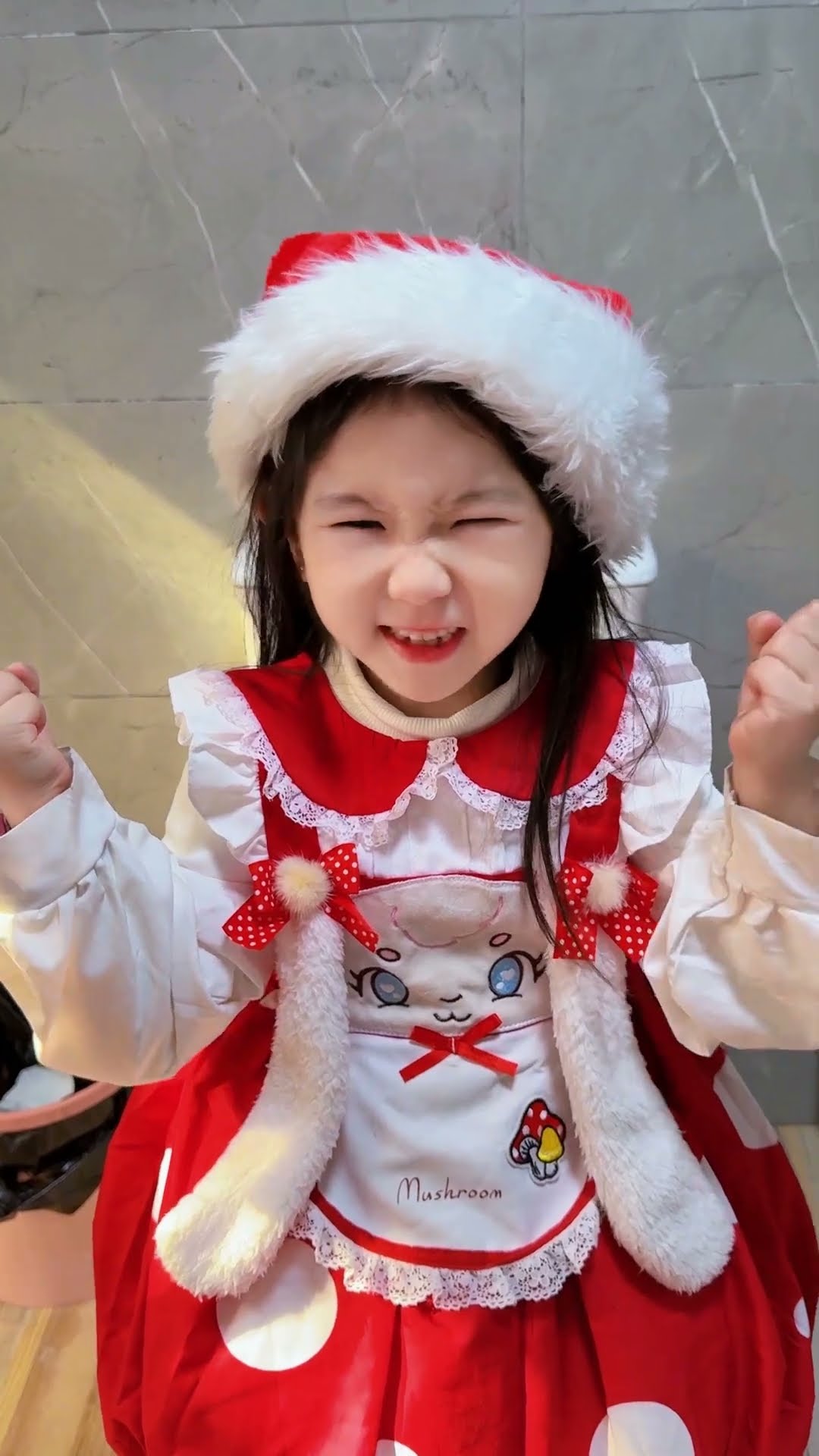 原来圣诞老人是来找帽子的。#angel #shorts #clown #小丑 #超人不会飞