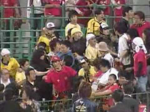 KASHIWA-REYSOL-supporter assaulted NAGOYA-GRAMPUS-supporter. 20050423 blog.reysol.co.jp ï¼1ï¼ å ´åç£è¦ã¢ãã¿ã¼é²ç»æ ååã³é¢ä¿èã®äºæè´åã«ãã£ã¦æ´è¡è¡çºãå¤æããæãµãã¼ã¿ã¼ï¼ï¼åï¼ããããç·æ§ï¼ã®ç¡æéå¥å ´ç¦æ­¢ï¼ãã¼ã ã»ã¢ã¦ã§ã¼ï¼ã 11 persons of the KASHIWA-REYSOL-supporter are Indefinite admission prohibition. ï¼2ï¼ ä¸è¨ï¼ï¼åãæå±ãããRYKNãããã³ãå¤ªé½å·¥ååºãã®ï¼ã°ã«ã¼ãã®ï¼å¹´éã®å ´åæ´»åç¦æ­¢ï¼ãã¼ã ã»ã¢ã¦ã§ã¼ï¼ã