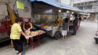 แผงลอยขายอาหารไทย/Thai Cuisine Stall