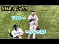 ノイジーのリクエスト判定を阪神ファンに聞かれて当ててポーズを決める佐野恵太