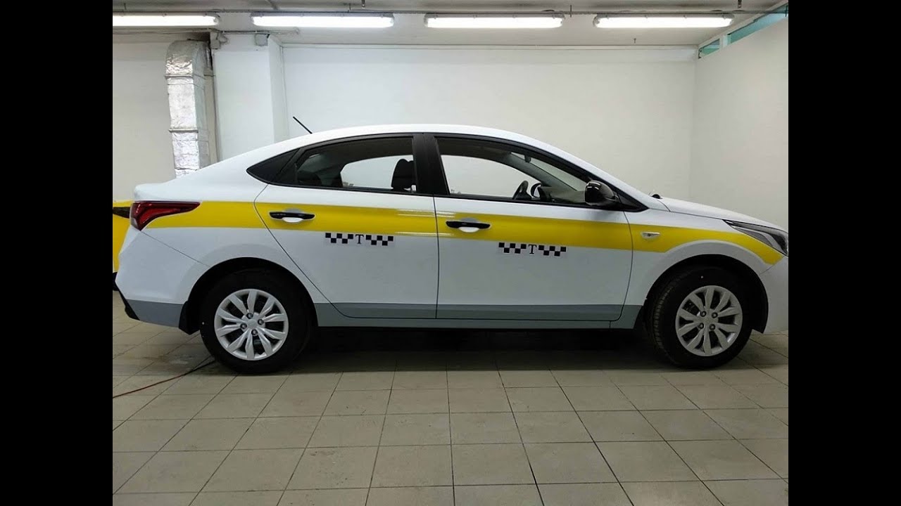 Такси какой цвет должен быть. Hyundai Solaris taksi белый. Хендай Солярис 2021 такси желтый белый. Хендай Солярис 2022 такси желтый белый. Hyundai Solaris 2018 такси.